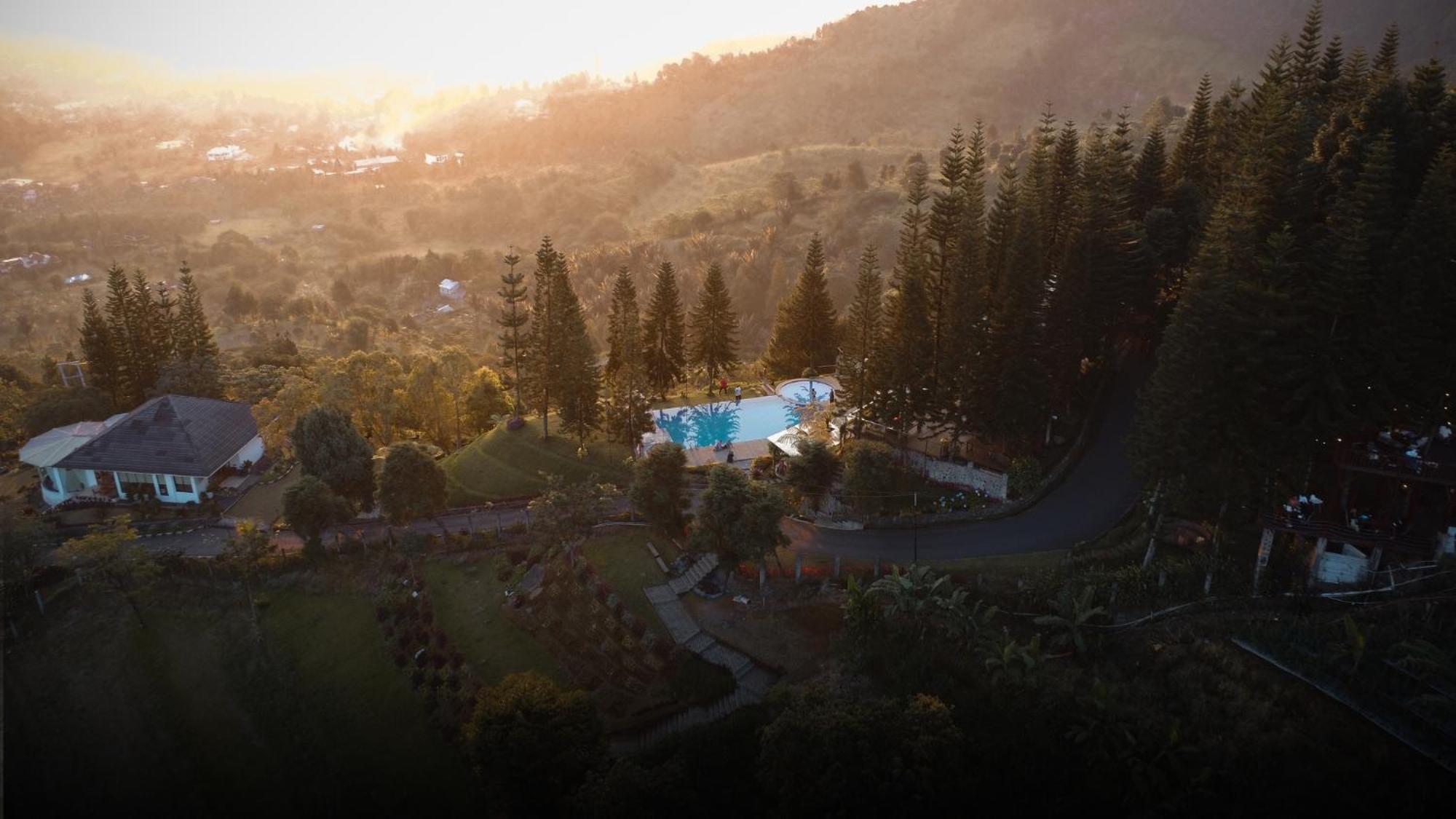צ'יסרואה Damar Langit Resort מראה חיצוני תמונה