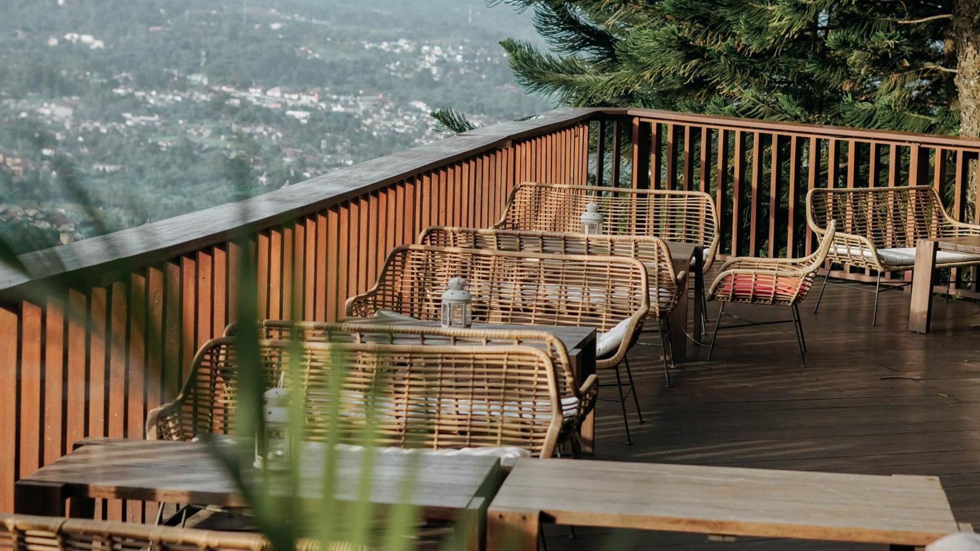 צ'יסרואה Damar Langit Resort מראה חיצוני תמונה