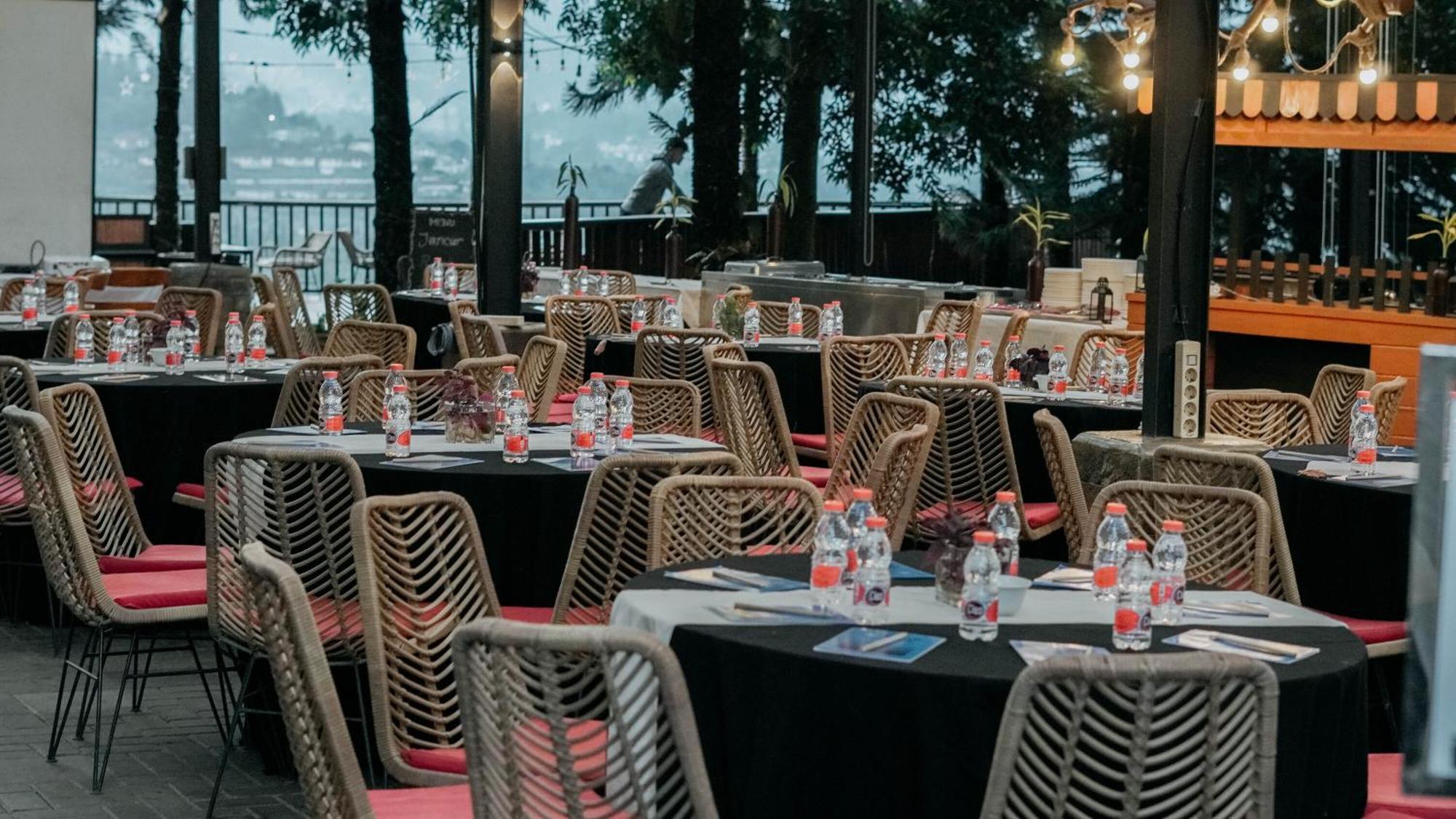 צ'יסרואה Damar Langit Resort מראה חיצוני תמונה