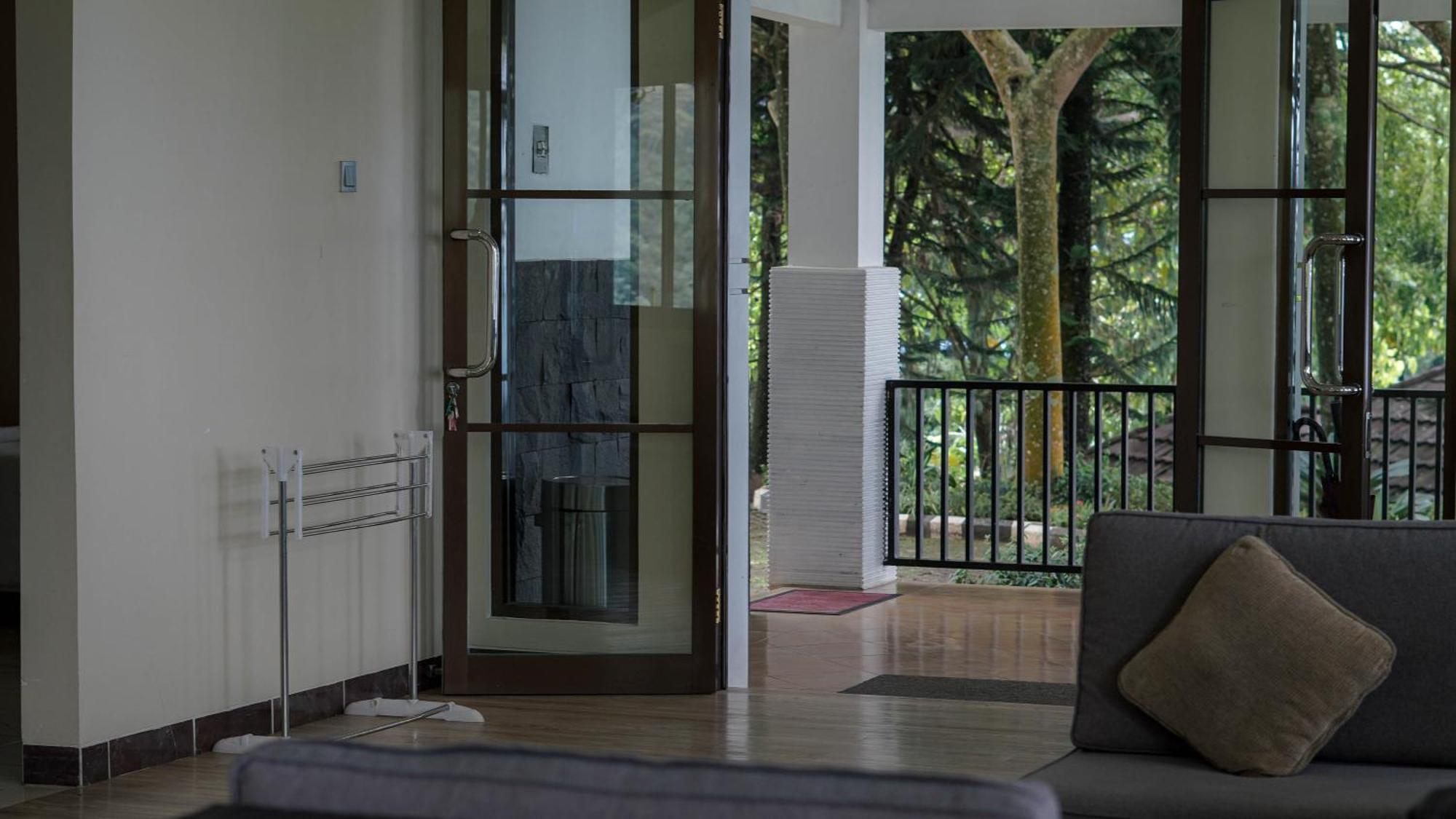 צ'יסרואה Damar Langit Resort מראה חיצוני תמונה