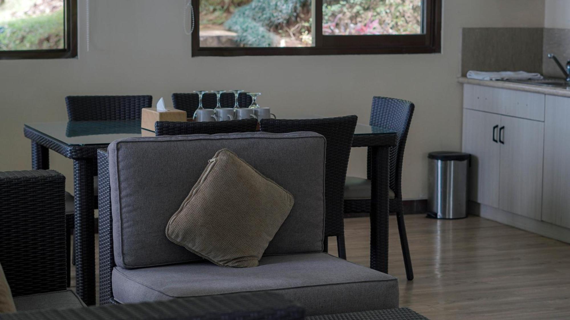 צ'יסרואה Damar Langit Resort מראה חיצוני תמונה